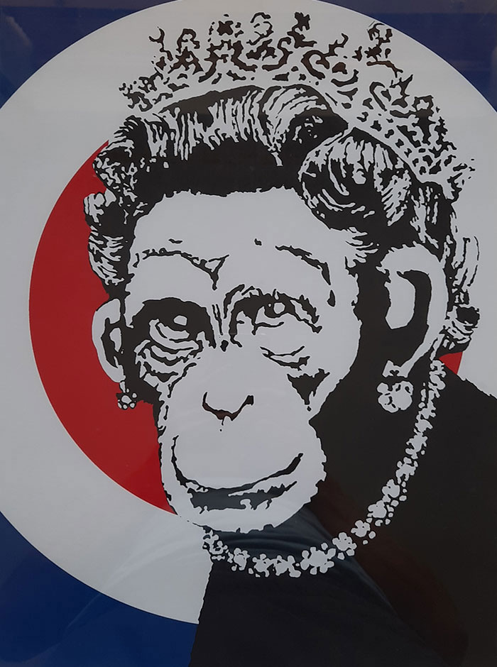 Banksy-Monkey_Queen